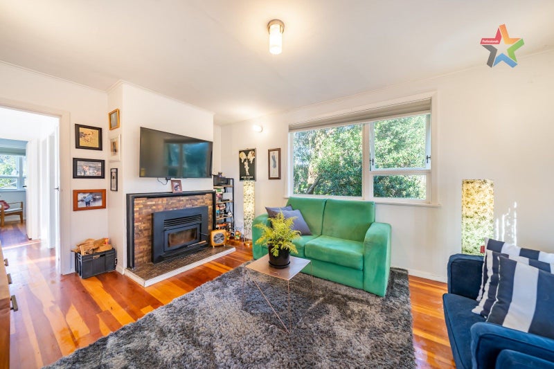 11 Amundsen Grove, Stokes Valley, Lower Hutt - Carousel 2