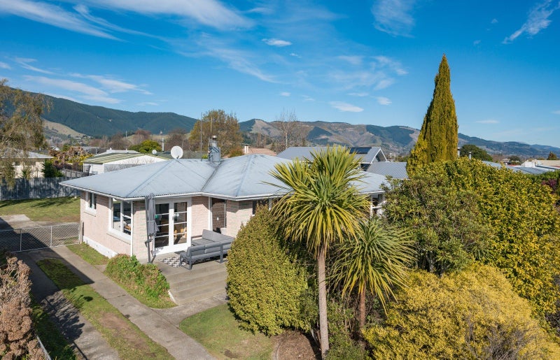 21 Tennyson Crescent, Stoke, Nelson - Carousel 1