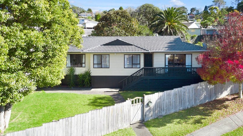 26 Garton Drive, Massey, Auckland - Carousel 1