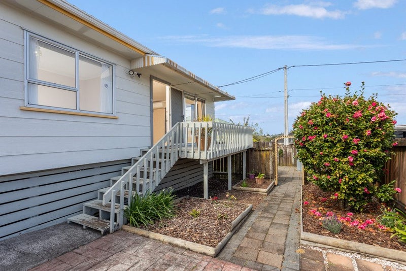 2/2B Matipo Road, Te Atatu Peninsula, Auckland - Carousel 2