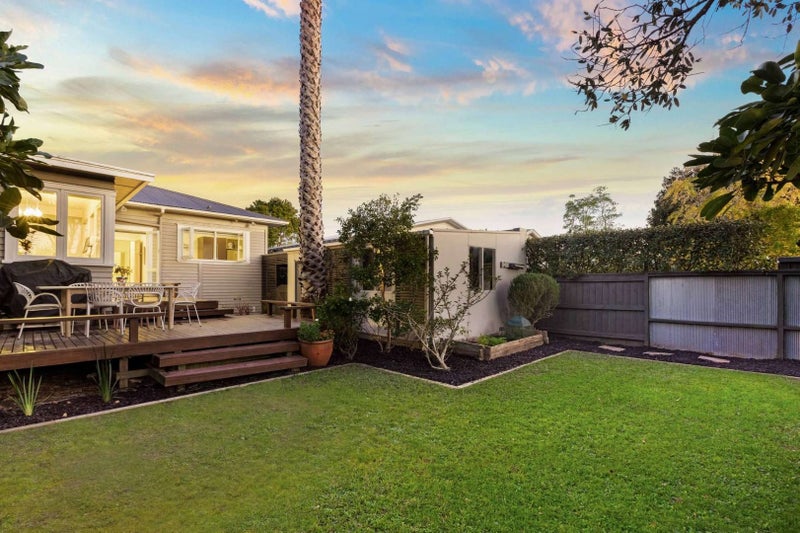 24 Cumberland Avenue, Westmere, Auckland - Carousel 1