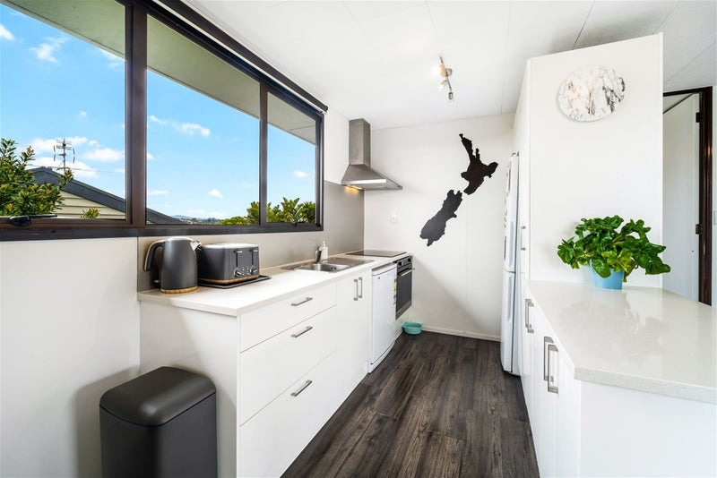 2/4 Hanson Place, West Harbour, Auckland - Carousel 2