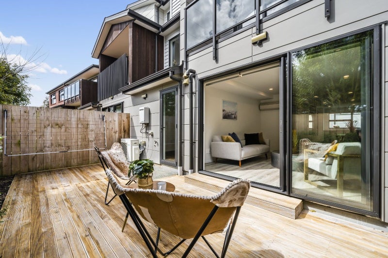 24 Ti Kouka Lane, Sandringham, Auckland - Carousel 1