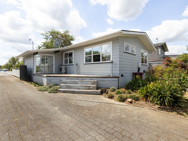 77 Pohutukawa Drive, Pukete, Hamilton - Carousel 2