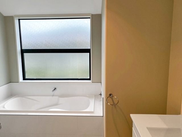 4 Pemberton Drive, Amberley, Amberley - Carousel 12