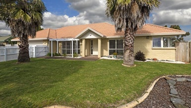 117 Golfland Drive, Golflands, Auckland - Carousel 1