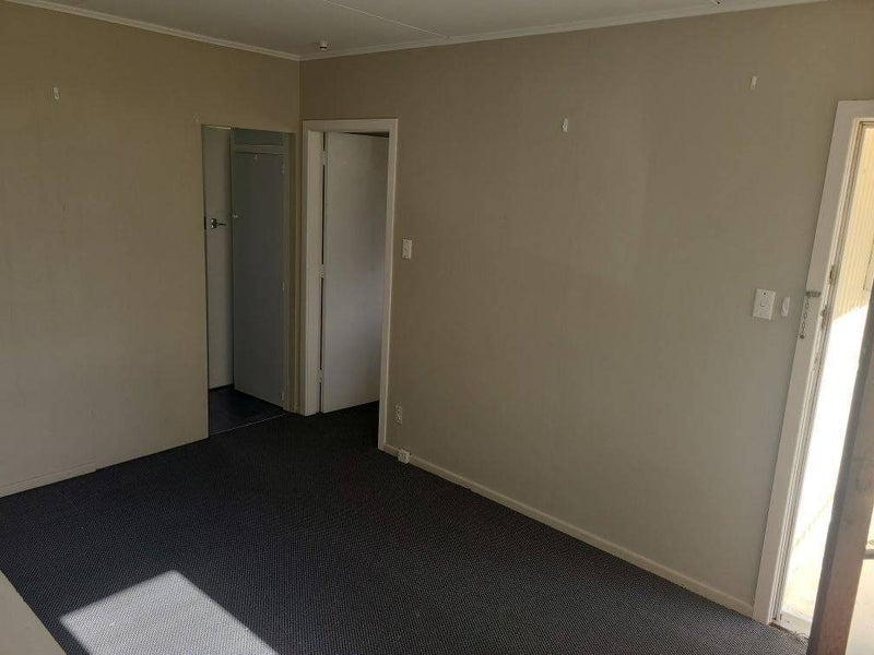 1-10/8 Hamilton Street, East Gore, Gore - Carousel 3