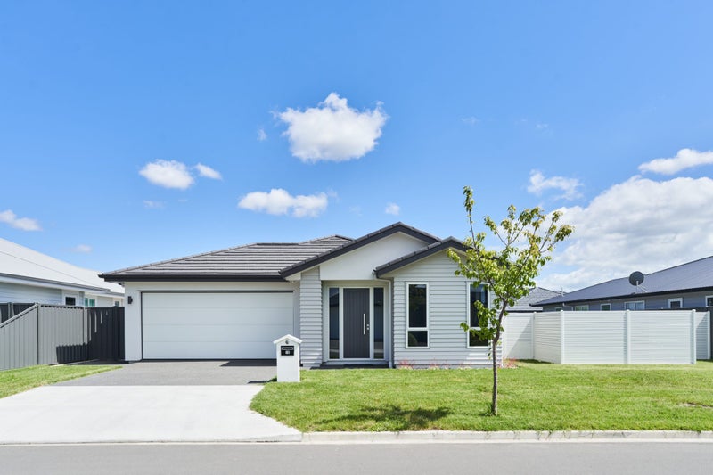 10 Drovers Way, Frimley, Hastings - Carousel 1