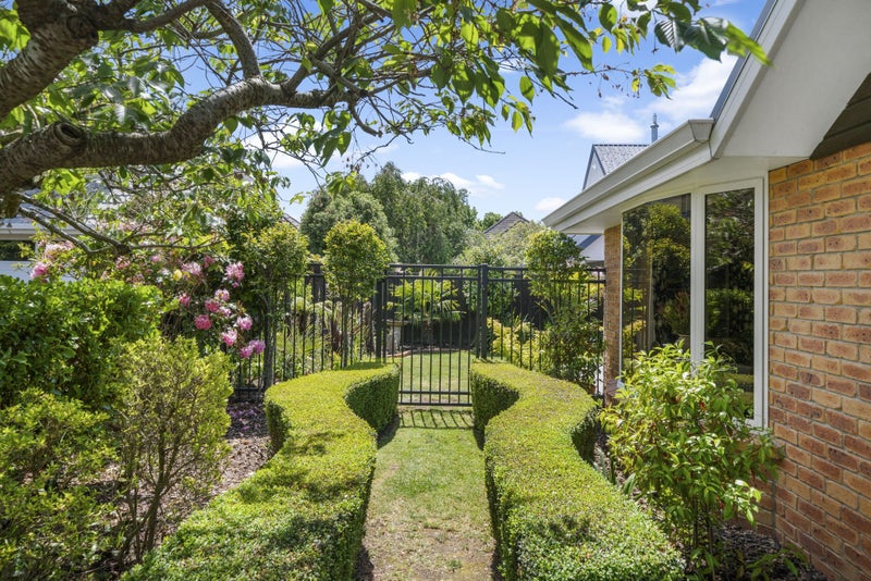 15 Wardour Mews, Avonhead, Christchurch - Carousel 2