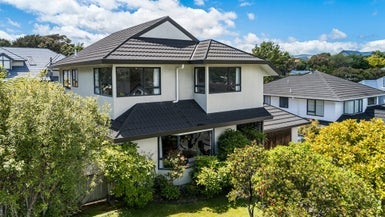 5 Saunders Close, Whitby, Porirua - Carousel 1