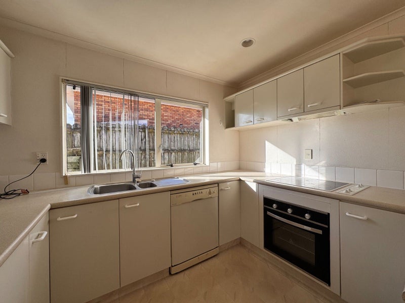 2/7 West Fairway, Golflands, Auckland - Carousel 2