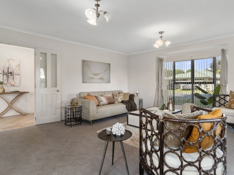 1 Pembroke Drive, Bethlehem, Tauranga - Carousel 2