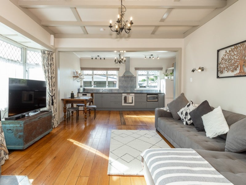 208 Mayfair Avenue, Mayfair, Hastings - Carousel 2