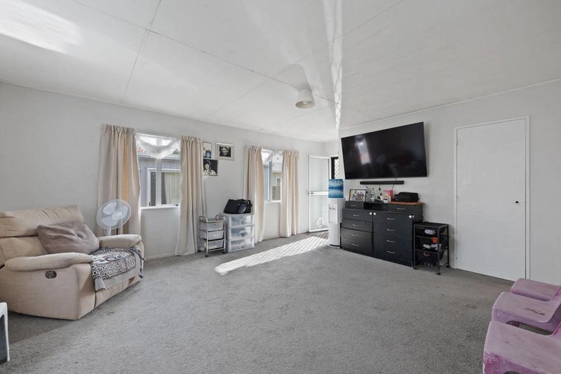 7 Burundi Avenue, Clendon Park, Auckland - Carousel 2
