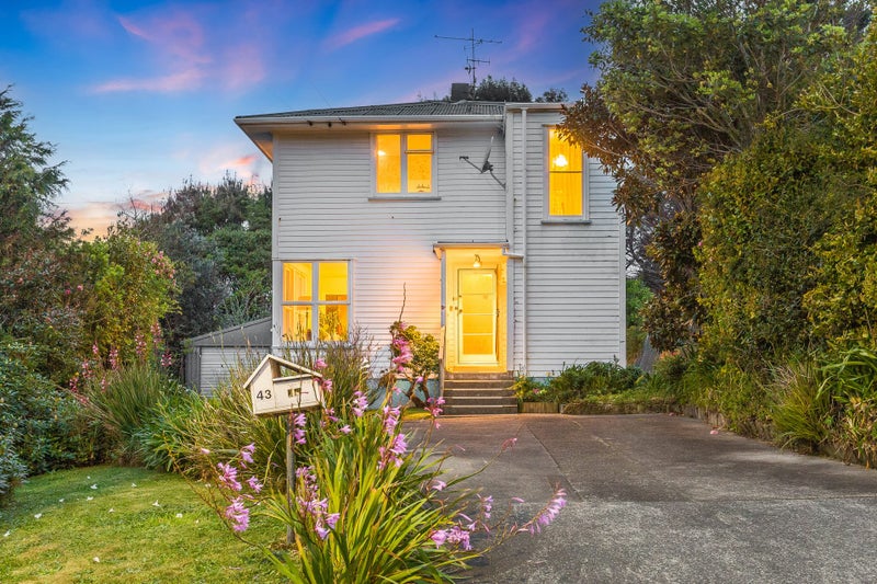 43 Sievers Grove, Cannons Creek, Porirua - Carousel 2