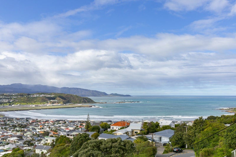 2/15 Sutherland Crescent, Melrose, Wellington - Carousel 2