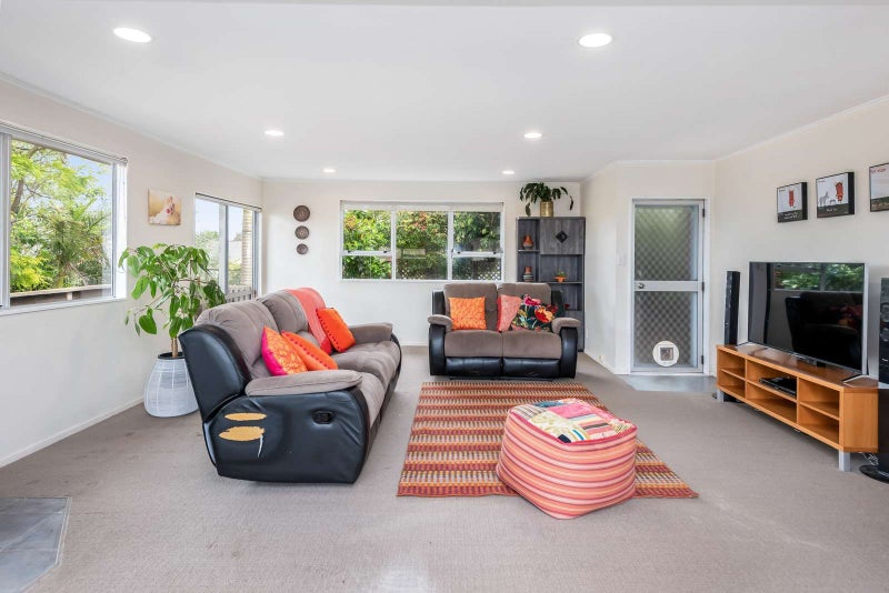 135 Aviemore Drive, Highland Park, Auckland - Carousel 2