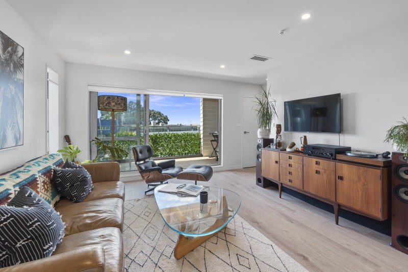 4/4 Jutland Rd, Hauraki, Auckland - Carousel 1