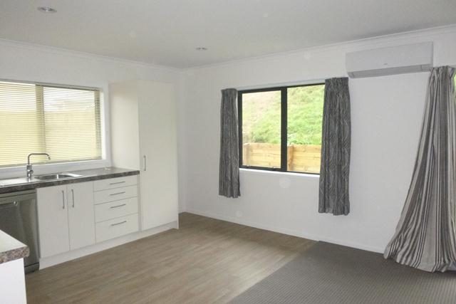 94 Sunstone Crescent, Timberlea, Upper Hutt - Carousel 6