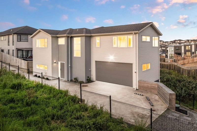 36 Baumea Rise, Massey, Auckland - Carousel 1