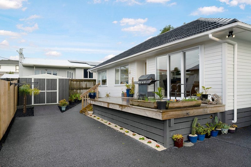 14D Kirrie Avenue, Te Atatu South, Auckland - Carousel 2