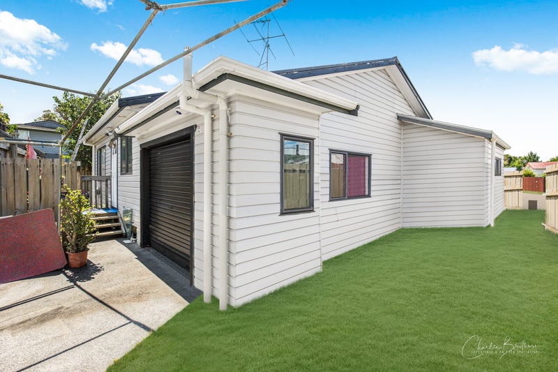 2/6 Eulogy Place, Randwick Park, Auckland - Carousel 1