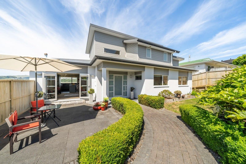 14 Bodmin Terrace, Camborne, Porirua - Carousel 1