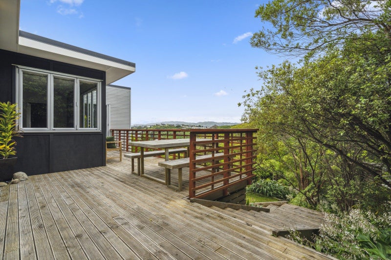151 Nevay Road, Karaka Bays, Wellington - Carousel 2
