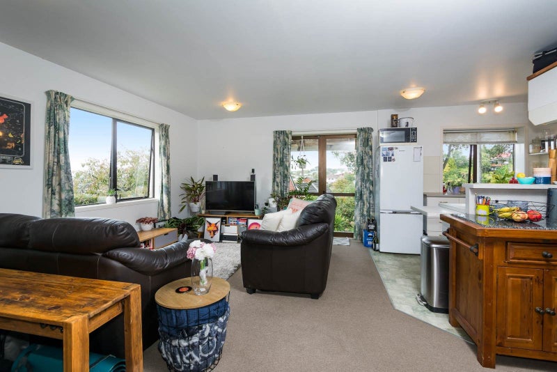 145 Oaktree Avenue, Browns Bay, Auckland - Carousel 2