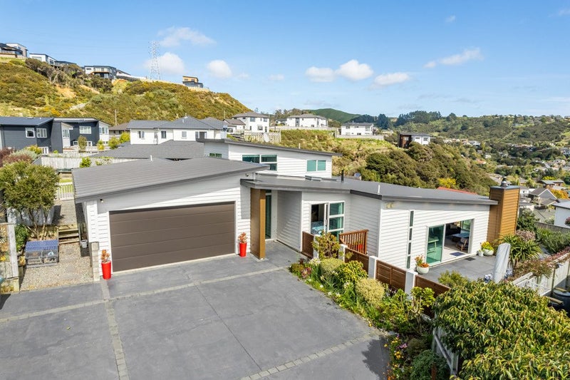 9 Semaphore Lane, Whitby, Porirua - Carousel 1
