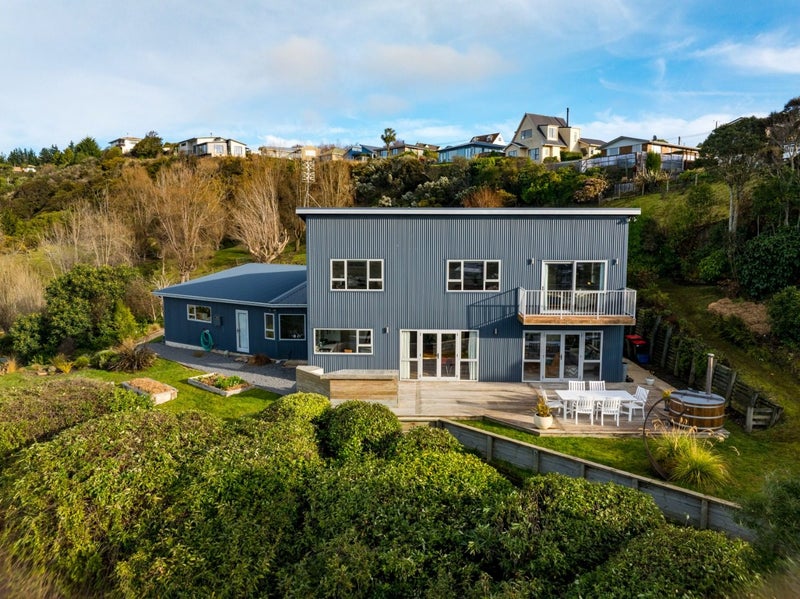 8 Edna Street, Ocean View, Dunedin - Carousel 1