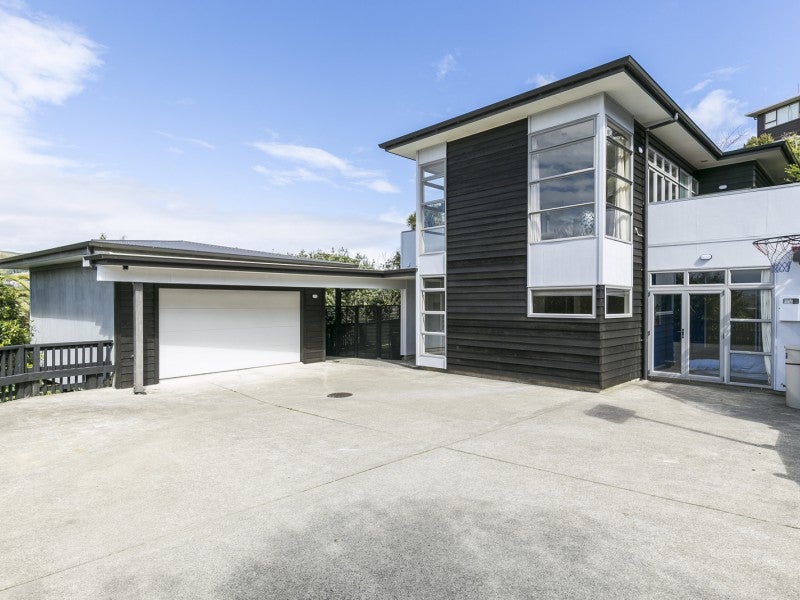 27A Fyvie Avenue, Tawa, Wellington - Carousel 1