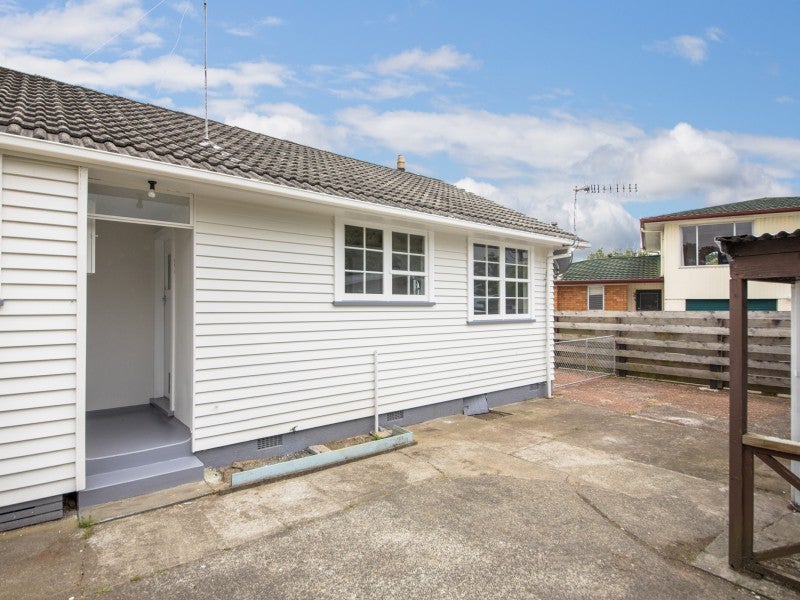31 Mokau Place, Terrace End, Palmerston North - Carousel 19
