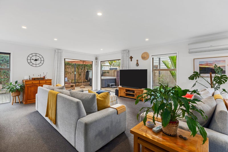 246C Papamoa Beach Road, Papamoa Beach, Papamoa - Carousel 1