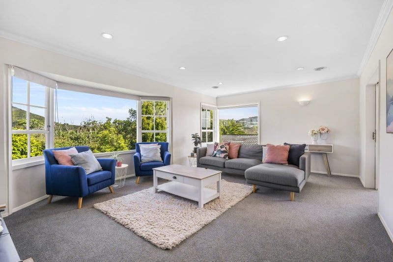 2 Parklands Drive, Karori, Wellington - Carousel 2