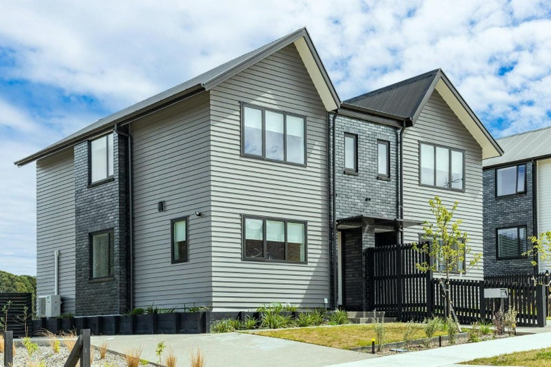 44 Turtleback Avenue, Whitby, Porirua - Carousel 1