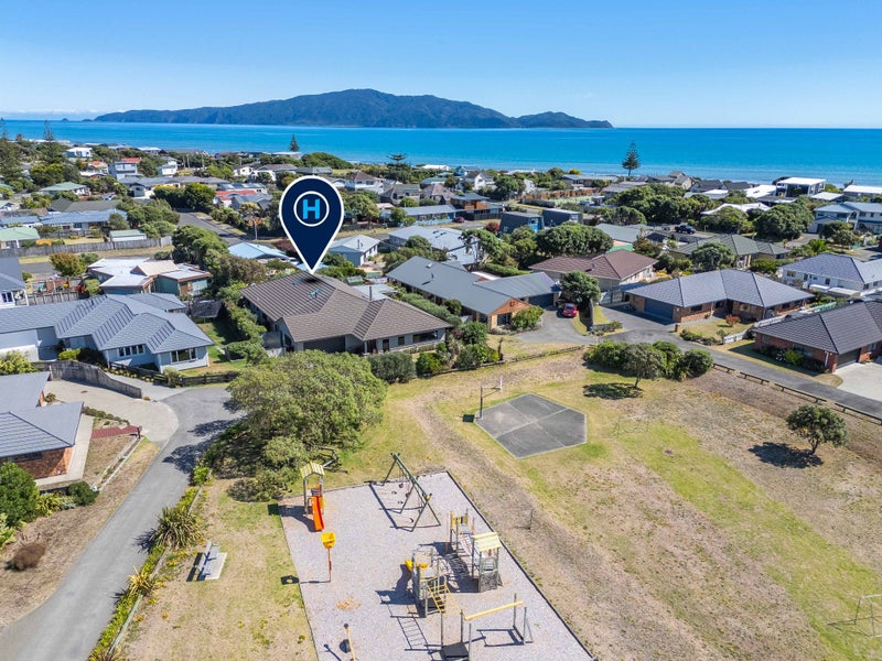 4 Barbaras Way, Waikanae Beach, Waikanae - Carousel 2