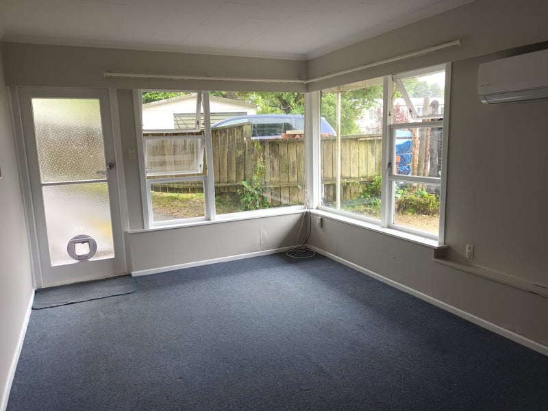 33A Hathaway Avenue, Karori, Wellington - Carousel 1
