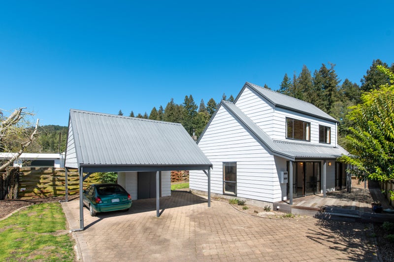 5B Moana Terrace, Lynmore, Rotorua - Carousel 1