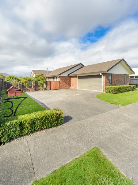 37 Branigan Parade, Kelvin Grove, Palmerston North - Carousel 22