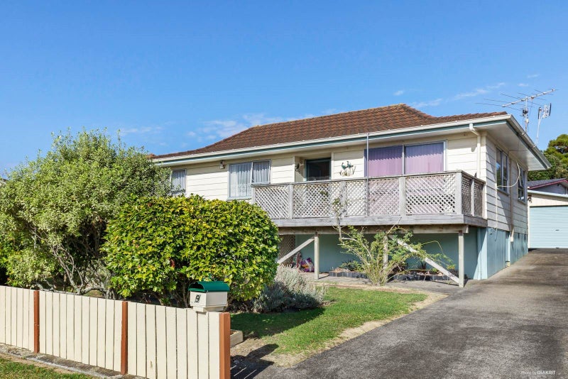 9 Merida Place, Unsworth Heights, Auckland - Carousel 1