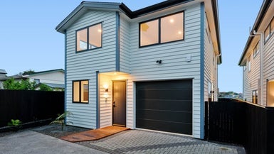 11C Ballial Place, West Harbour, Auckland - Carousel 1