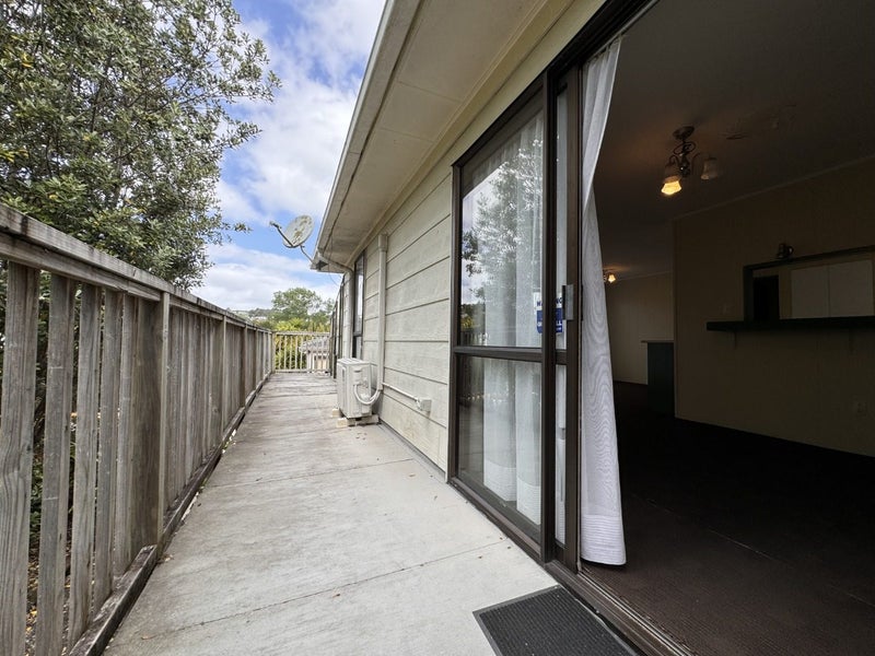 3 Benita Place, Sunnyvale, Auckland - Carousel 2