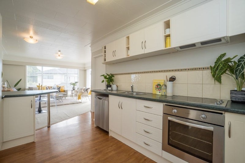 6/6 Roskill Way, Three Kings, Auckland - Carousel 2