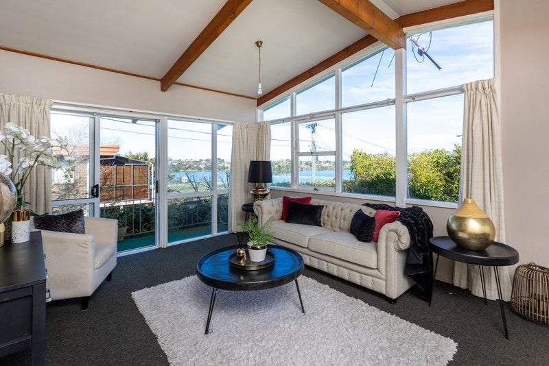 2/12 Cleary Road, Panmure, Auckland - Carousel 1