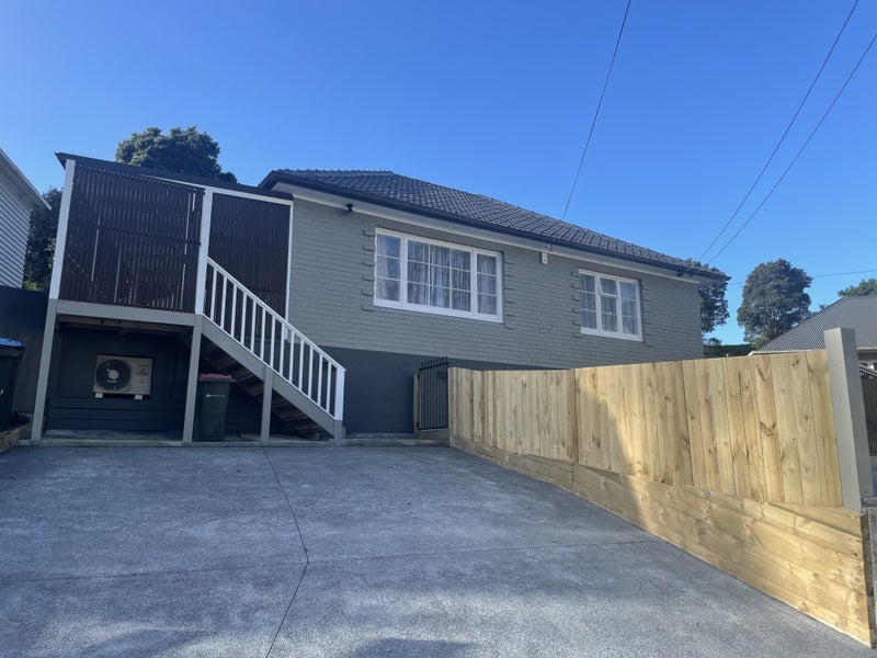 12 Connolly Avenue, Mount Roskill, Auckland - Carousel 1
