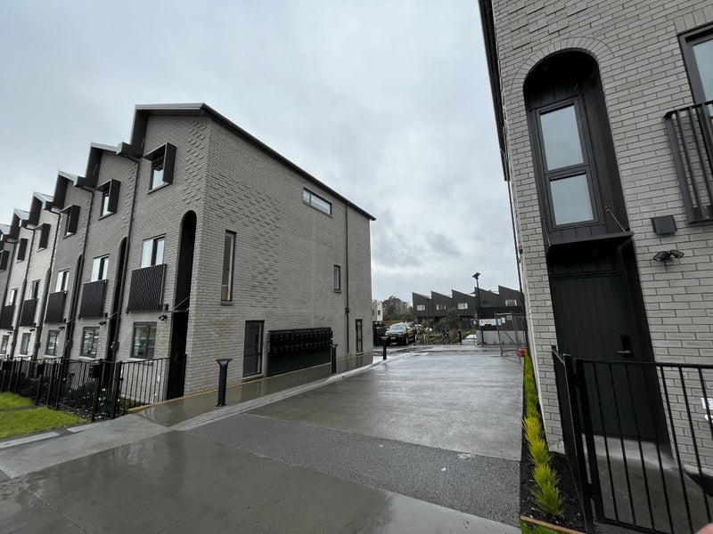 25/28 Westgate Drive, Westgate, Auckland - Carousel 1