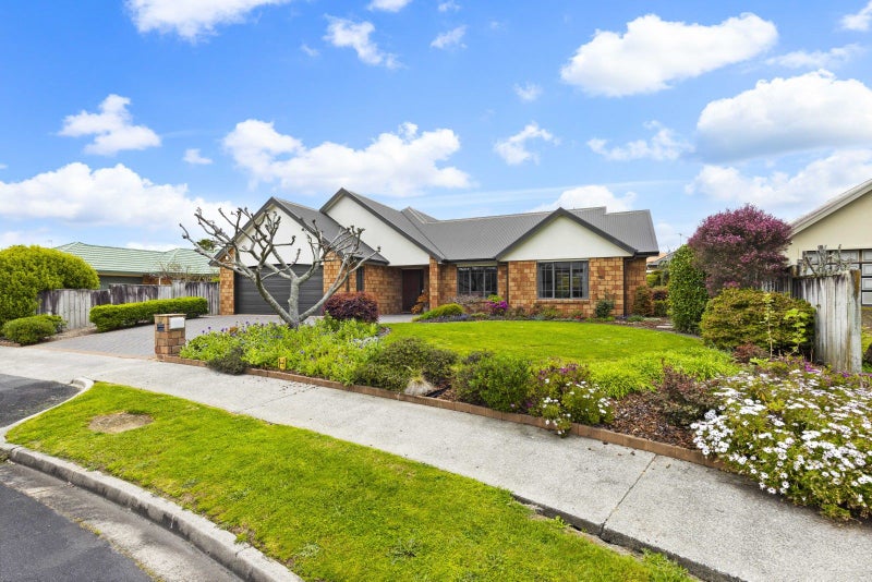 17 Roderick Place, Rototuna, Hamilton - Carousel 1