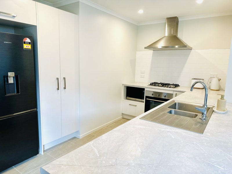 3/11 Matthews Crescent, Melville, Hamilton - Carousel 2