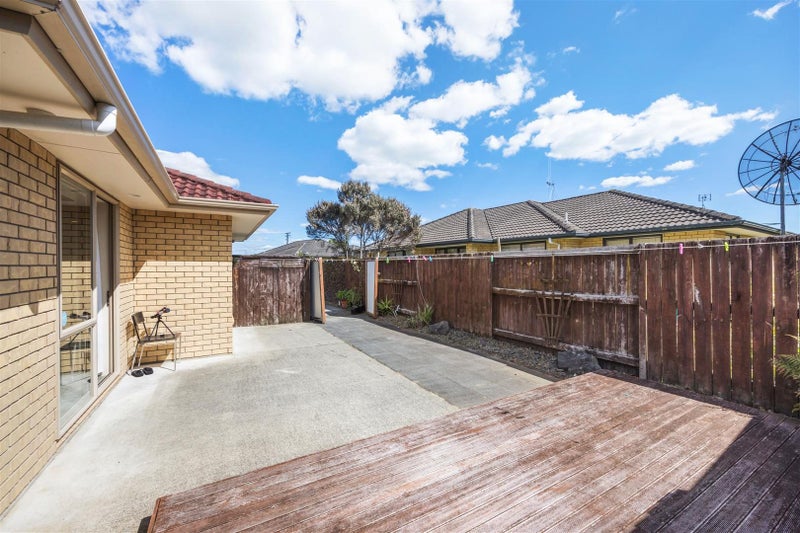 221 Old Farm Road, Hamilton East, Hamilton - Carousel 1